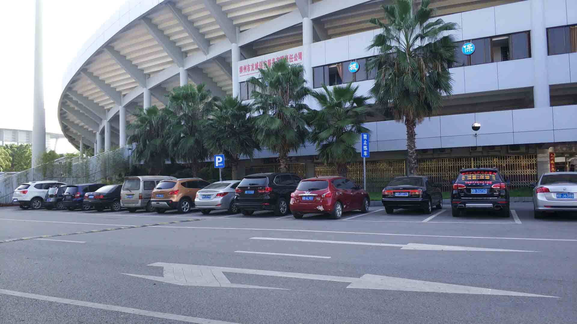 柳州政府项目--城中区东环体育中心- 路面停车系统